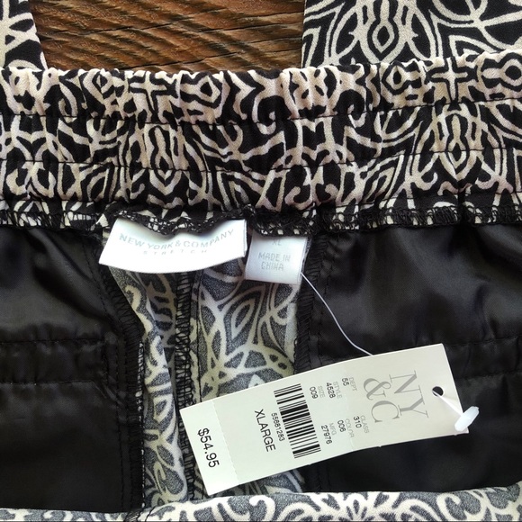 NWT NY&CO Black and White Printed Pants, XL  16-18 - Picture 7 of 10